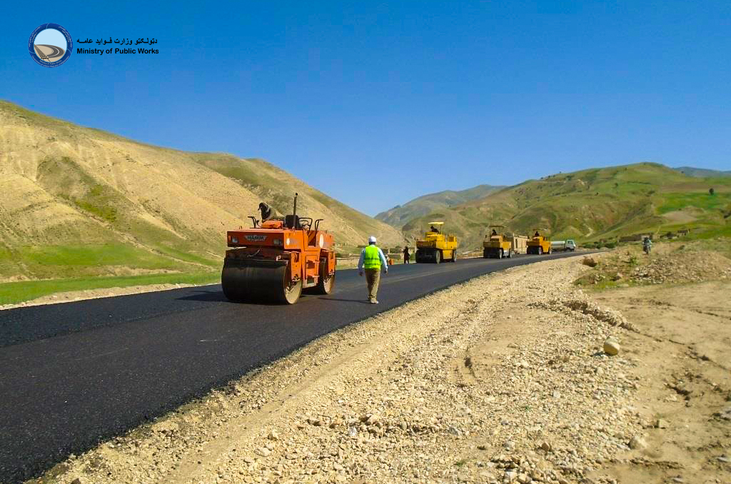 سمنگان: ساختمان سرک ولسوالی دره صوف -  معدن شباشک ولایت سمنگان به شدت جریان دارد 