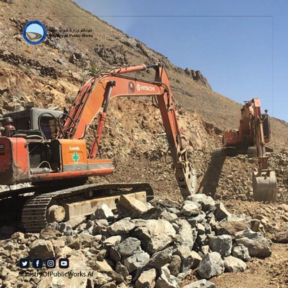 دایکندي ولایت: د رباط - میرامور اسفالټ سړک رغنیزې چارې ۵۷ سلنه کاري پرمختګ لري