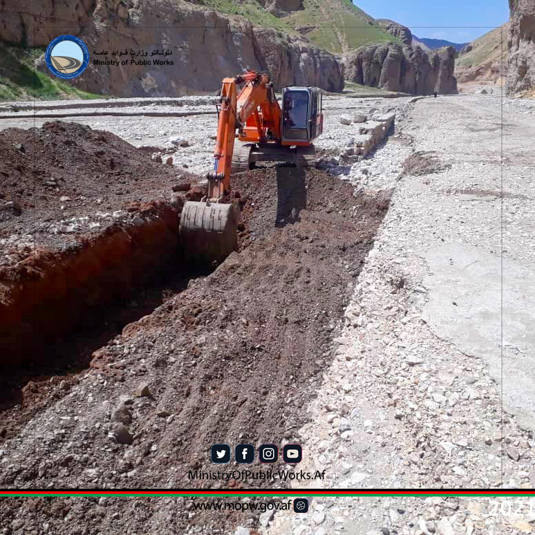 سمنگان: ساختمان سرک ولسوالی دره صوف -  معدن شباشک ولایت سمنگان به شدت جریان دارد 