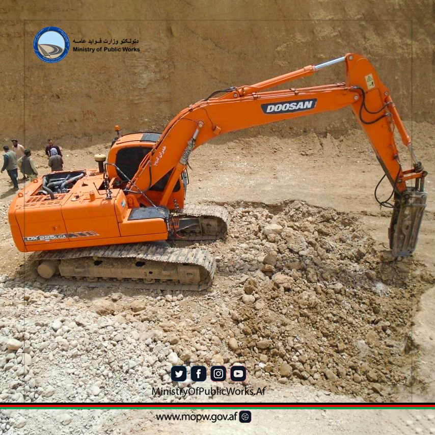 سمنگان: ساختمان سرک ولسوالی دره صوف -  معدن شباشک ولایت سمنگان به شدت جریان دارد 