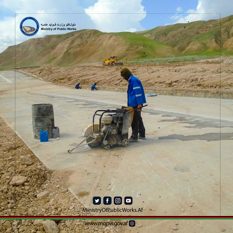 سمنگان: ساختمان سرک ولسوالی دره صوف -  معدن شباشک ولایت سمنگان به شدت جریان دارد 