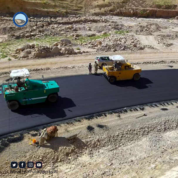 د افغانستان کړییز سړک: د قیصار – لامان سړک د لومړۍ برخې رغنیزې چارې ۷۲ سلنه پر مخ تللي د قیصار – لامان سړک، چې ټولټال ۲۳۳ کیلومتره اوږدوالی لري، له بادغیس ولایت څخه پیل او تر فاریاب ولایت پورې غځیږي چې اوس مهال یې په دوو برخو کار روان دی.