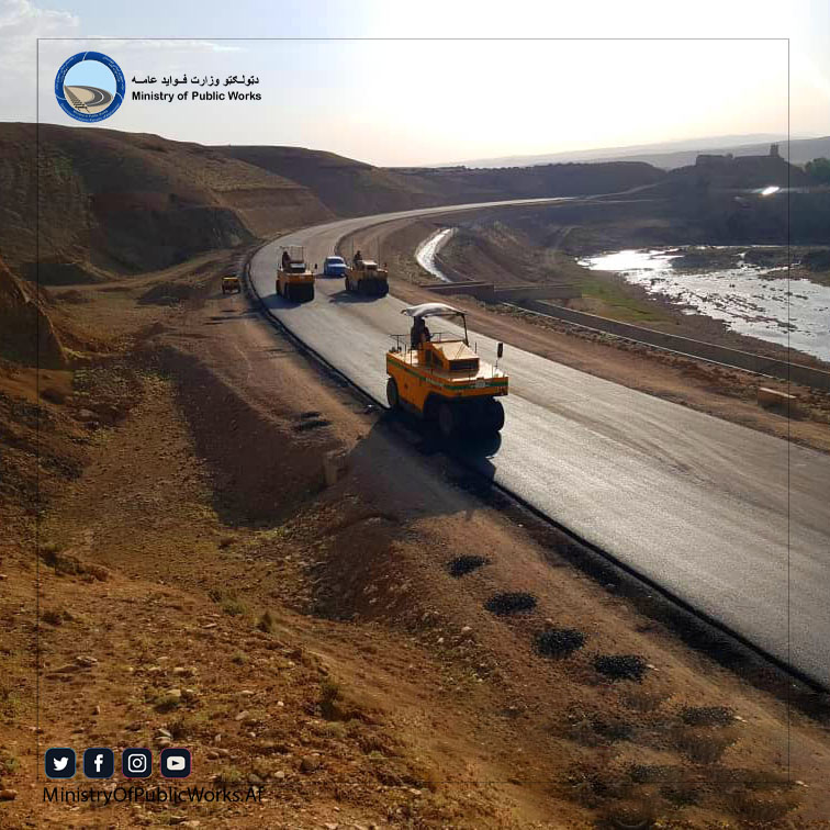 کار اعمار و ساختمان ۱۰ کیلومتر سرک در ولایت غور بیشتر از ۸۰ فیصد پیشرفت کاری دارد