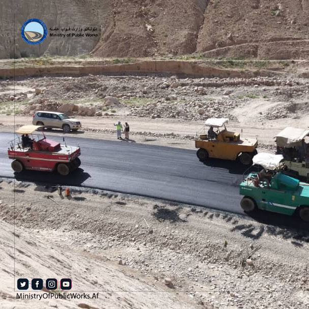 سرک حلقوی افغانستان: کار اعمار و ساختمان بخش اول سرک قیصار – لامان ۷۲ فیصد پیشرفت کاری دارد پروژه قیصار – لامان به طول مجموعی ۲۳۳ کیلومتر، تکمیل کننده سرک حلقوی افغانستان است که از ولایت بادغیس آغاز و به ولایت فاریاب ختم می گردد، دو بخش آن تحت کار قرار دارد.