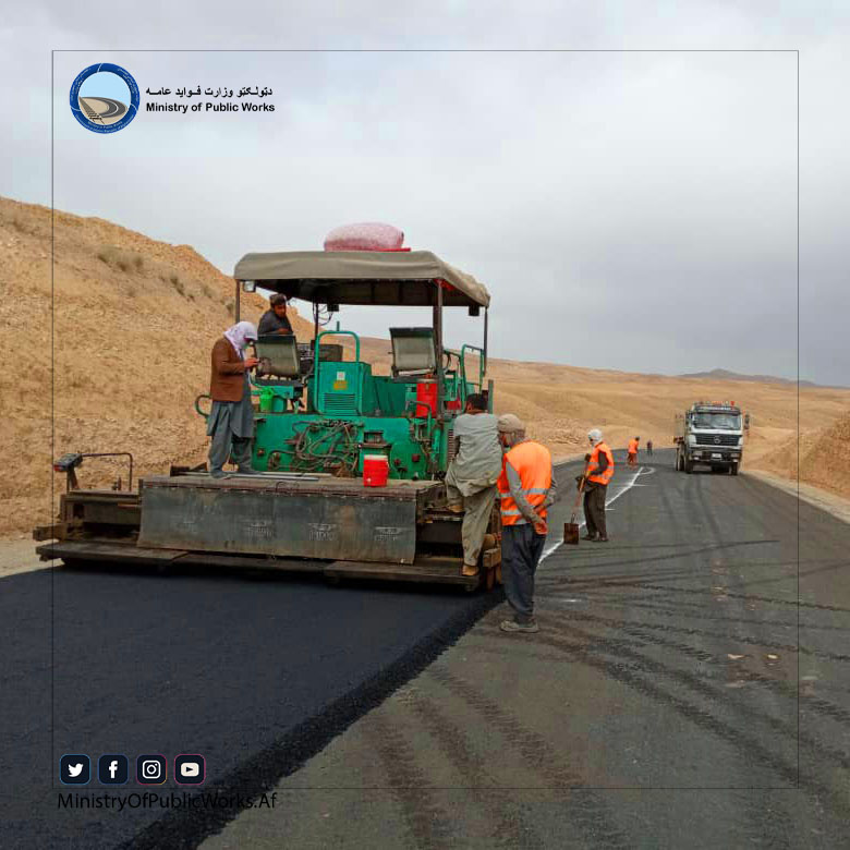 کار اعمار و ساختمان ۱۰ کیلومتر سرک در ولایت غور بیشتر از ۸۰ فیصد پیشرفت کاری دارد
