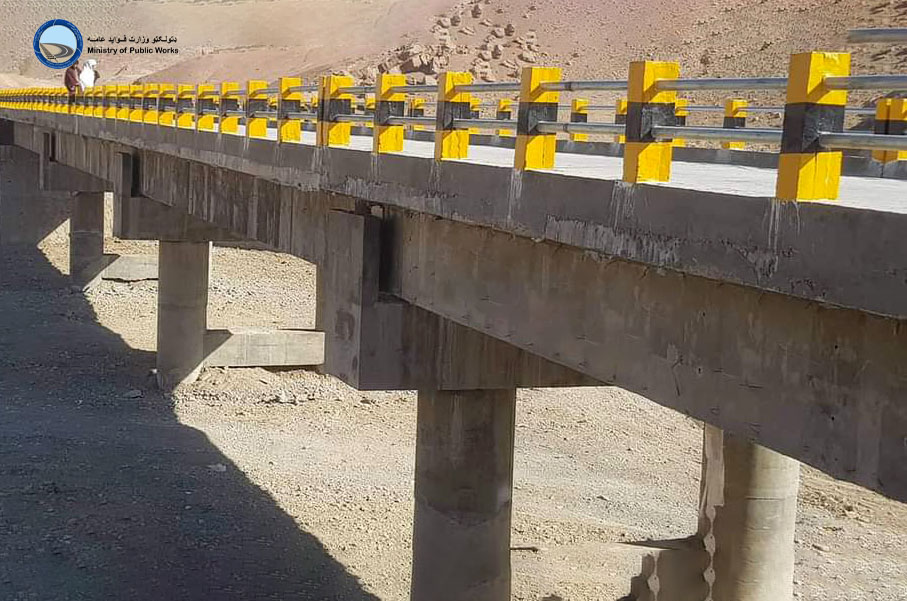 کار ساختمان پل بلاغ ولایت ارزگان تکمیل و آماده بهره برداری می باشد