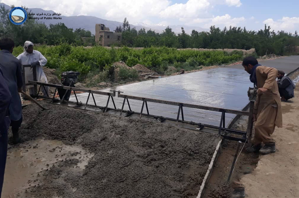 کار ساختمان ۱.۵ کیلومتر سرک در ولسوالی بگرام ولایت پروان جریان دارد