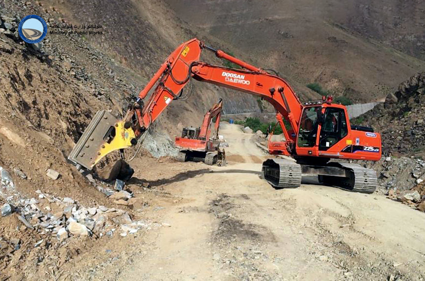 Daikundi: the road between Robat Bazar and Miramur district has 52% work progress