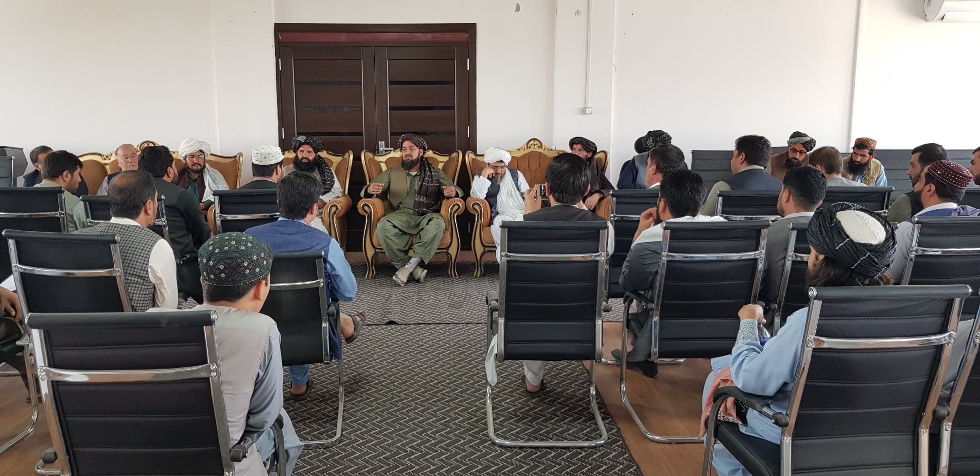 رهبری جدید وزارت فوایدعامه با رئیسان و شماری از کارمندان این وزارت دیدار نمود