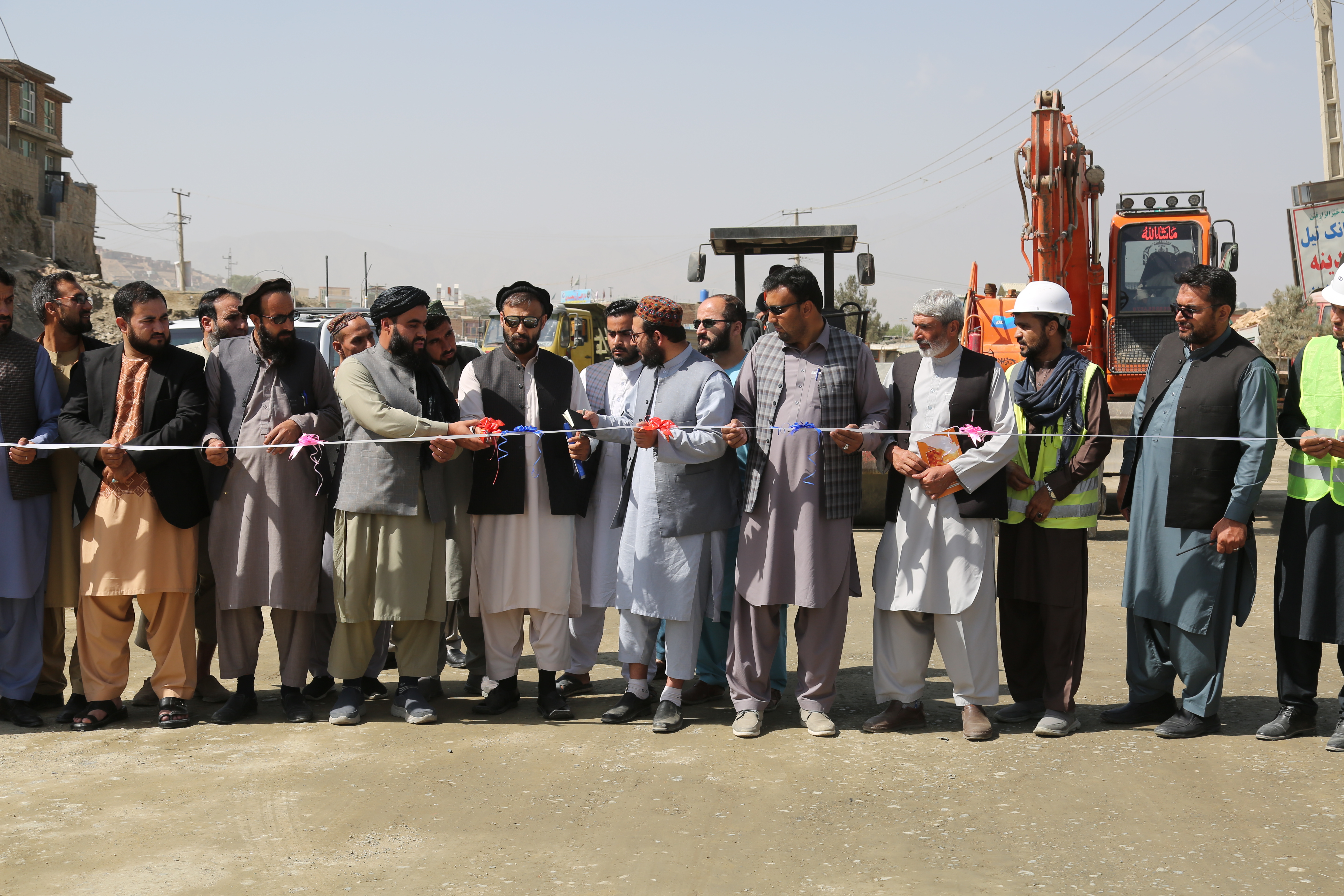 کار  ترمیم اساسی  8 کیلومتر سرک کابل – میدان شهر با قطع نوار رسماً آغاز گردید