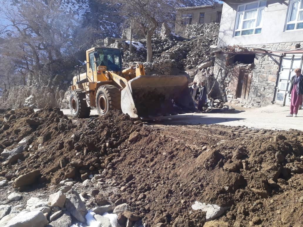 د پنجشیر ولایت د دره ولسوالۍ سړک تحکیم کاري شول