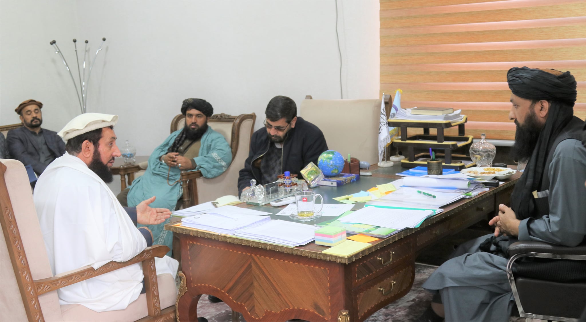 د سړکونو د ساتنې او څارنې معین د سوداگرۍ او پانگونې خونې له مرستیال سره ولیدل: