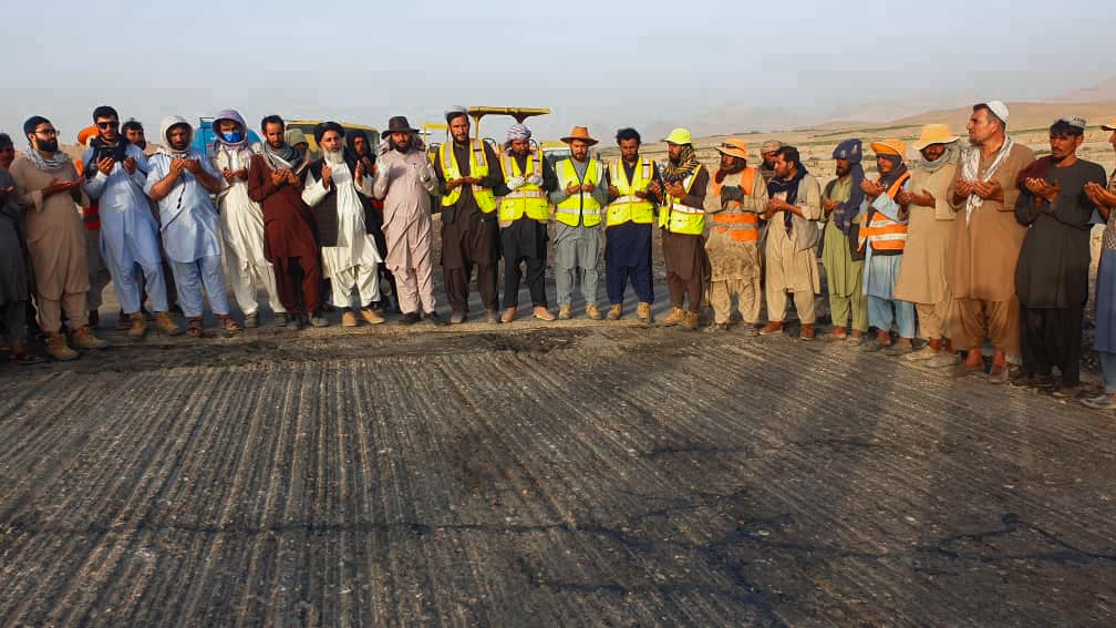 د کابل ۔ کندهار لویې لارې اړوند د شهر صفا ۔ مانجه سړک د قیر اچونې کار پیل شو