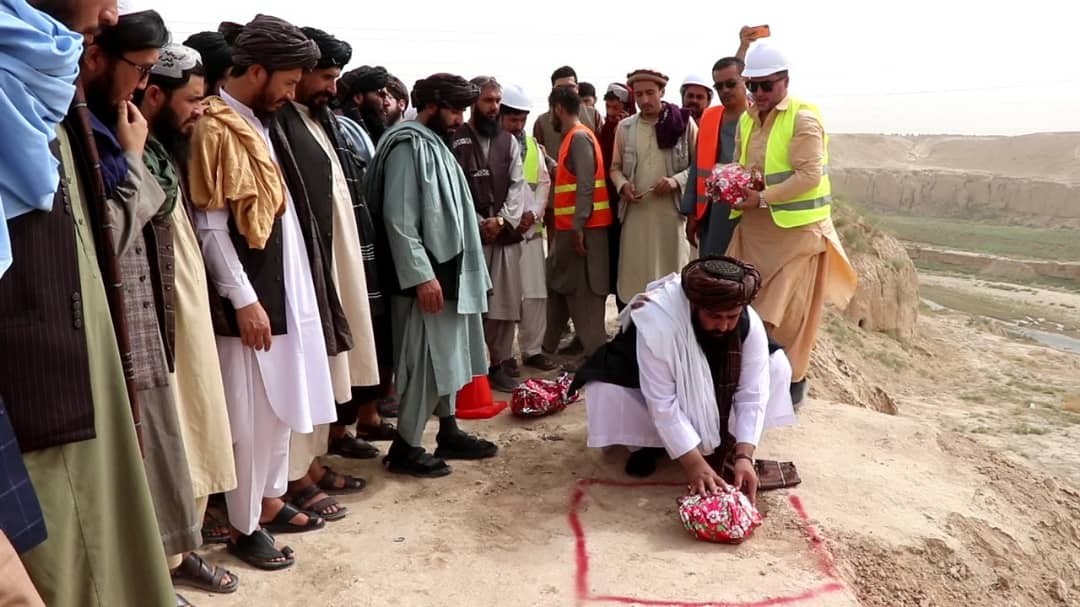 په سمنګانو کې دریو د ساتنې او څارنې پروژو کار د ۳۲ میلیونه افغانیو په ارزښت پیل شو