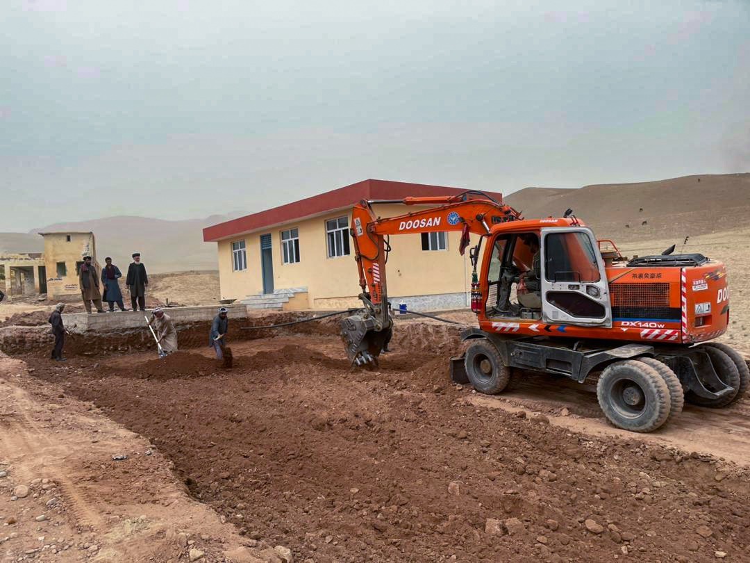 کار ترمیم قسمت های تخریب شده و دیوار های استنادی شاهراه بدخشان – تخار به ارزش بیشتر از ۱۲ میلیون افغانی جریان دارد