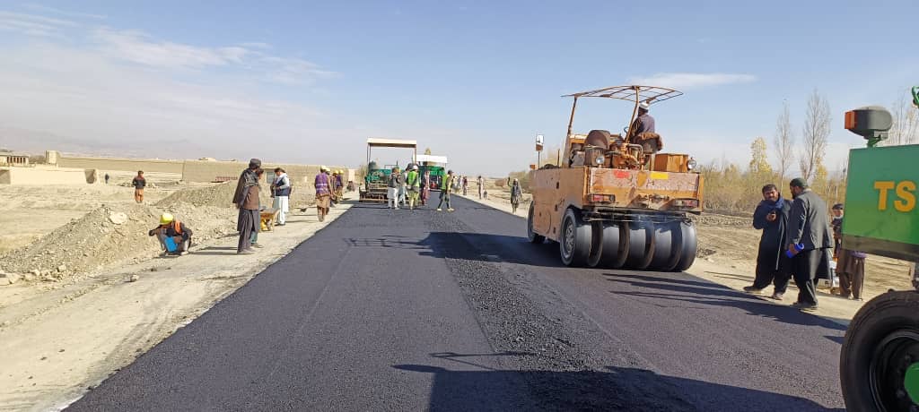 د ګردیز ـ زرمت سړک د اسفالټ اچونې چارې پیل شوې