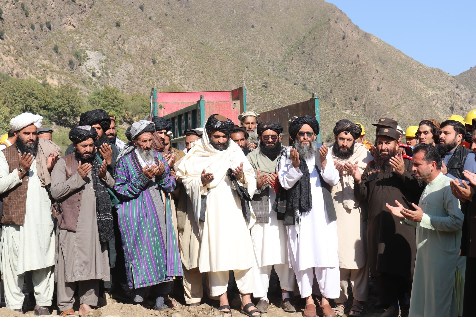 په کنړ ولایت کې د غازي آباد – ناړۍ د څه باندې ۱۴ کیلومتره سړک د اساسي رغونې چارې د ۴۴۰ میلیونه افغانیو په ارزښت پیل شوې