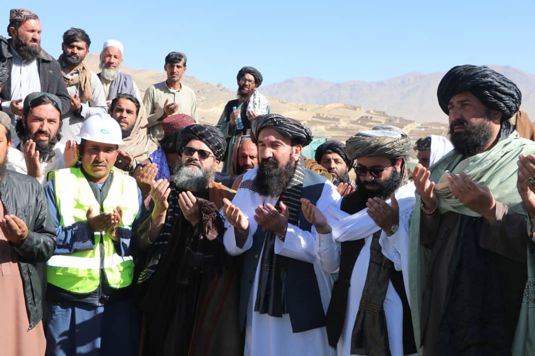 په میدان وردګو ولایت د ۲۵ کیلومتره سړک د اساسي رغونې چارې د څه باندې ۵۷۰ میلیونه افغانیو په ارزښت پیل شوې