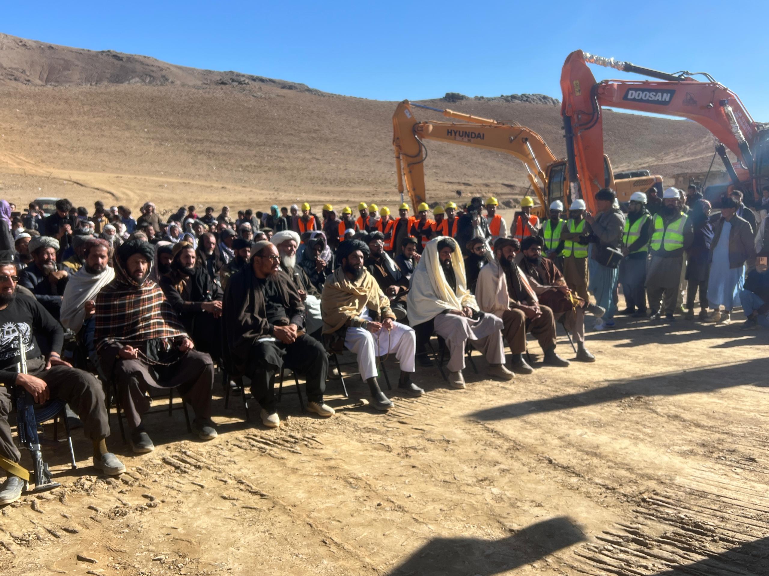 په غزني ولایت کې د اجرستان ولسوالۍ د خون کوتل ۳۰ کیلومتره سړک رغنیزې چارې د څه باندې ۳۴۶.۷ میلیونه افغانیو په ارزښت پيل شوې