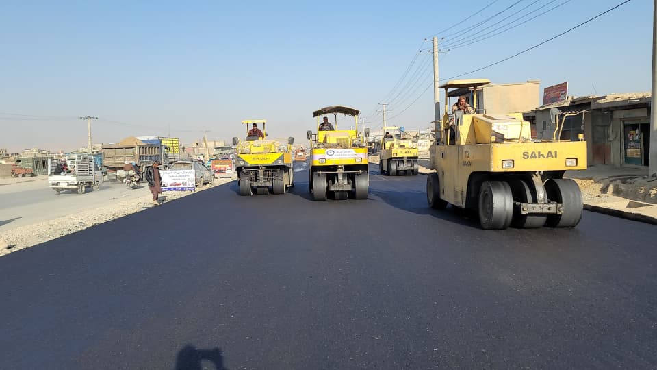 د کابل – غزني لویې لارې د دویم لین سړک د لومړي لاټ د ۲۴.۵ کیلومتره برخې د رغونې چارې جریان لري