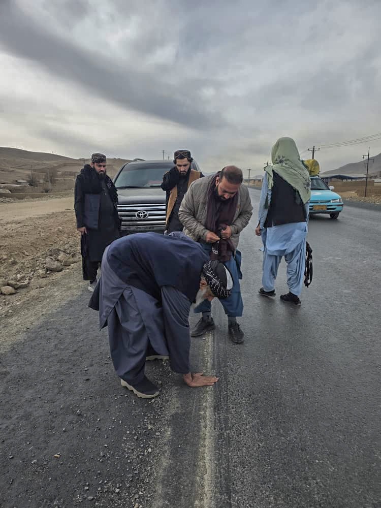 وزیر فواید عامه از جریان کار بخش نخست لین دوم شاهراه کابل – غزنی بازدید نمود