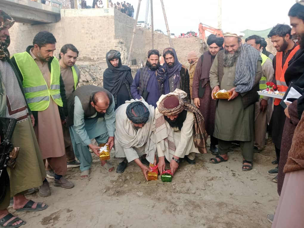 په لغمان ولایت کې د یو پایه ۱۰۰ متره پل د رغونې چارې د څه باندې ۵۲ میلیونه افغانیو په ارزښت پیل شوې