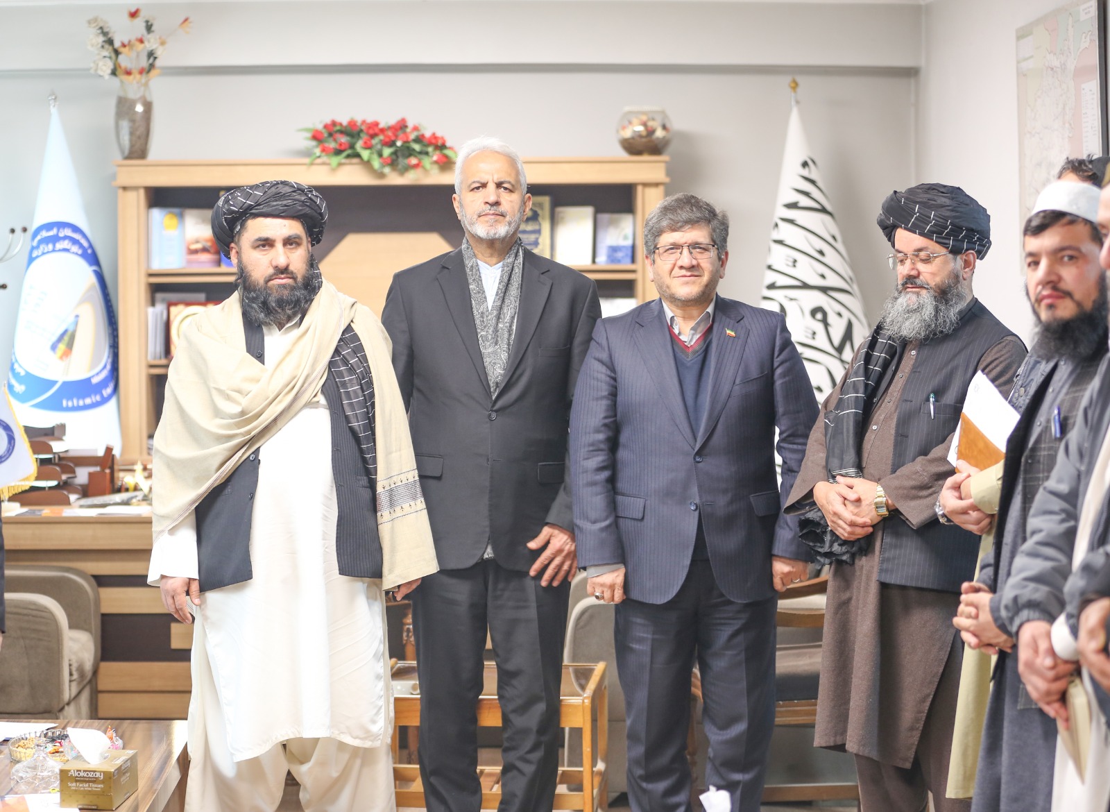 د ټولګټو وزارت تخنیکي مرستیال او کفیل په خپل کاري دفتر کې د ایران اسلامي جمهوریت د اوسپنې پټلۍ ادارې له رئیس سره وکتل 