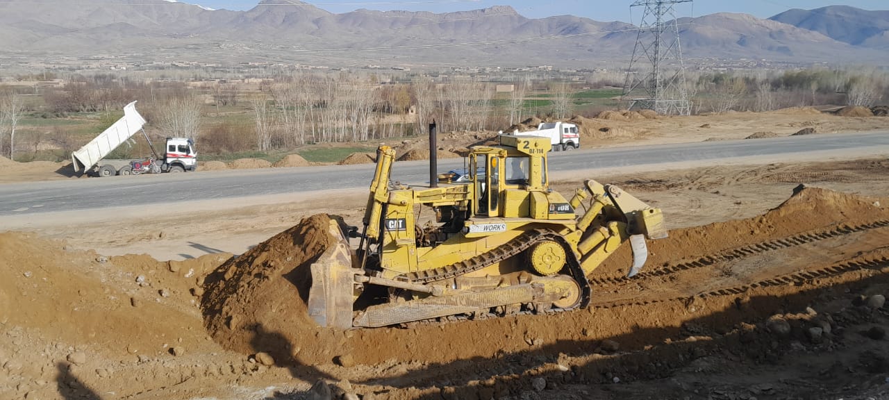 د کابل – غزني لویې لارې د دویم لین څلورم لاټ ۲۲.۳ کیلومتره سړک رغنیزې چارې پیل شوې