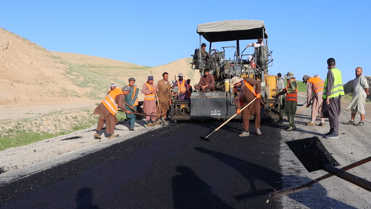 د مزار شریف – دره صوف ۵۶.۳ کیلومتره سړک د اساسي بیا رغونې چارې ۵۱ سلنه بشپړې شوې دي