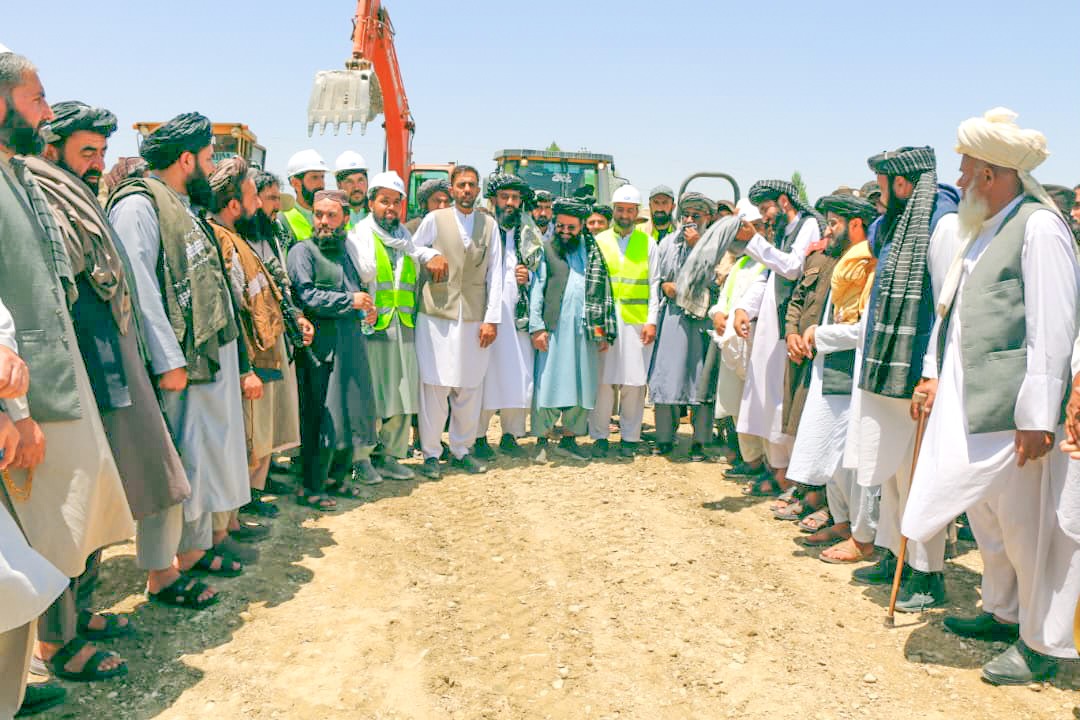 د ټولګټو وزارت تخنیکي معین او ورسره مل پلاوي لوګر، پکتیا او پکتیکا ولایتونو کې د سړکونو له یو شمېر مهمو پروژو څخه لیدنه او ارزونه وکړه