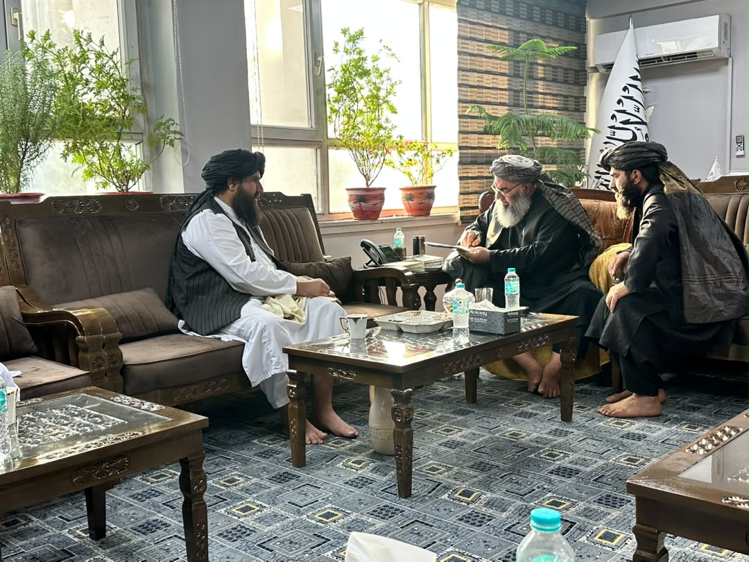 د ټولګټو وزارت د سړکونو د ساتنې او څارنې معین د لوګر ولایت له مرستیال والي سره وکتل